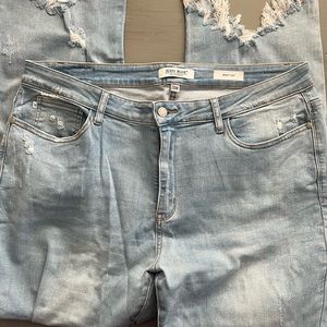 Excellent condition Judy blue boot cut jeans with raw edge bottom